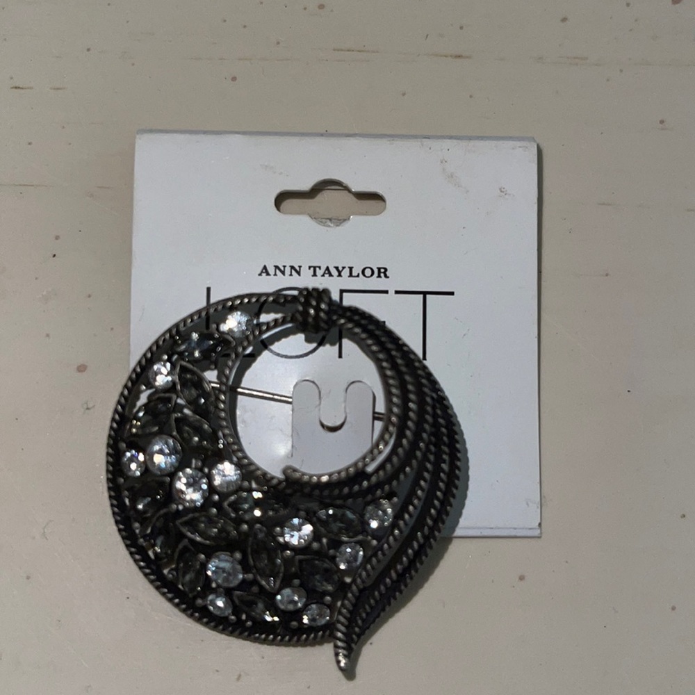 Ann Taylor loft brooch NWT